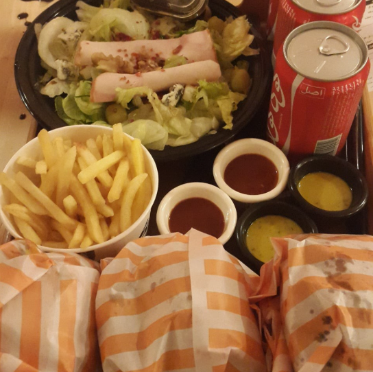 فست فود برگربان بندرعباس ۷